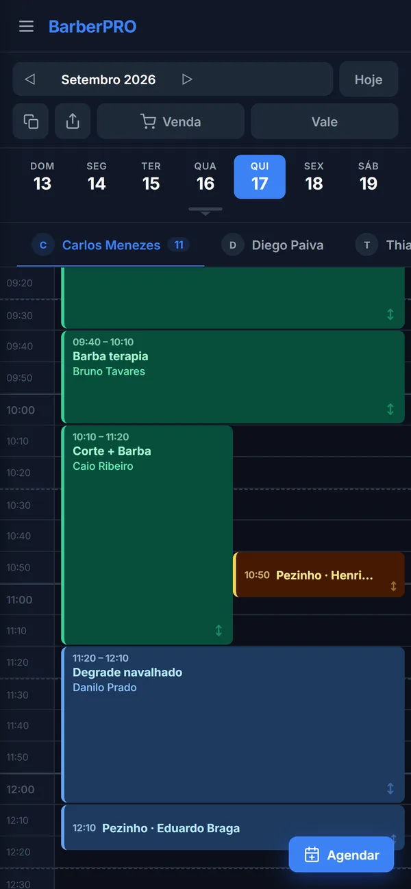 Agenda do BarberPRO no celular, com os horários do dia de um profissional e um encaixe